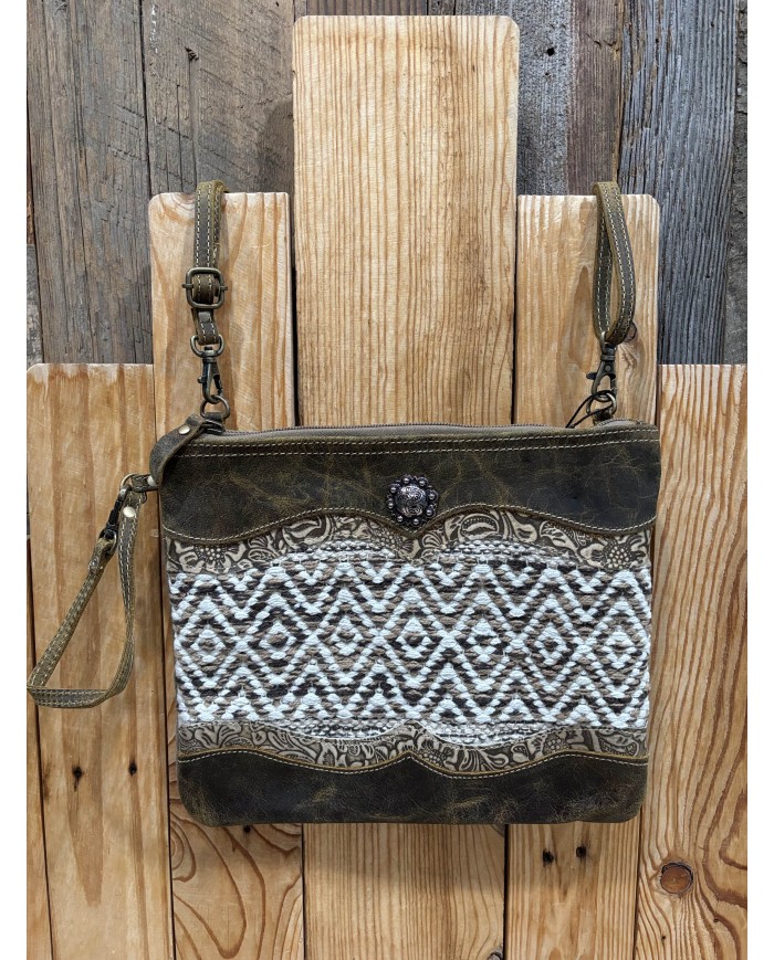 Razia Crossbody